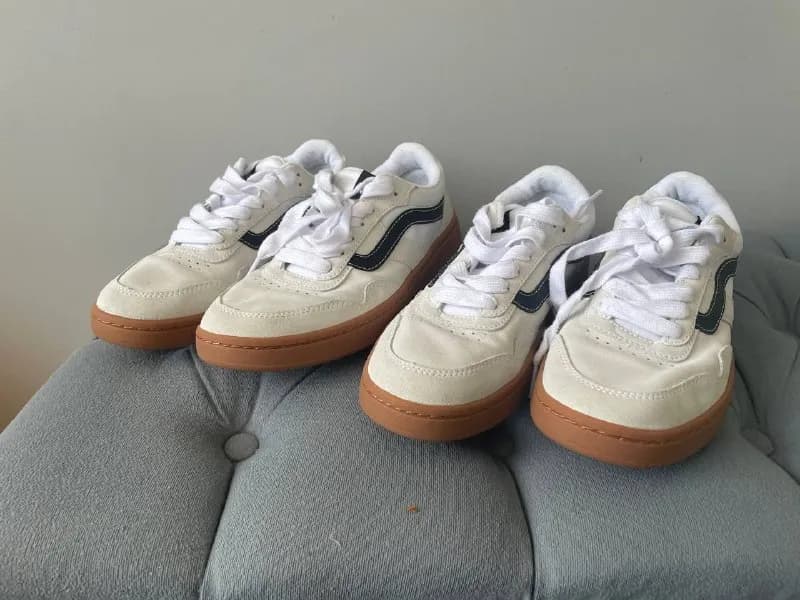 vans, both pairs size 39, one has a couple of small stains, 100 lari per pair — Батуми — 100 ₾