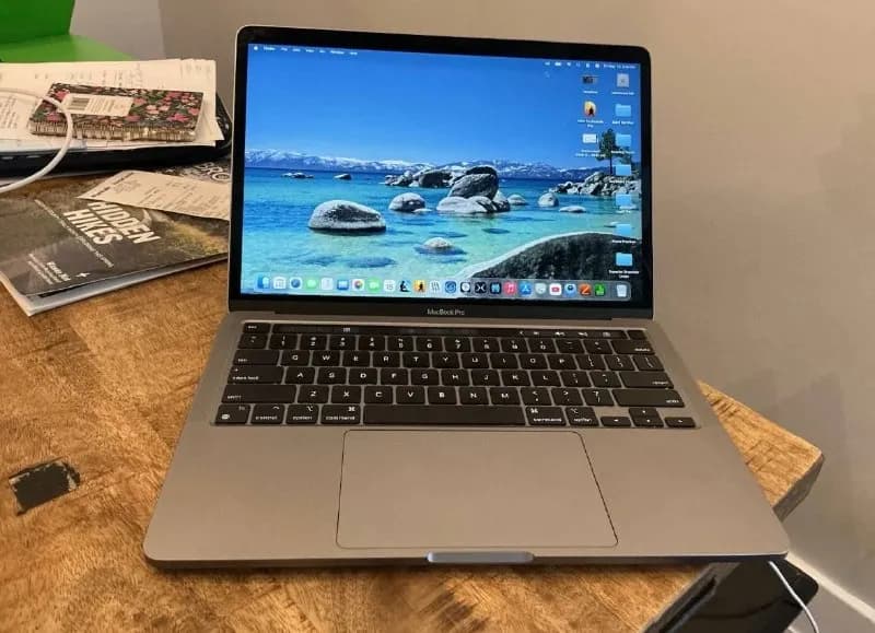 MacBook Pro M1 2020 — Батуми — 1 500 ₾