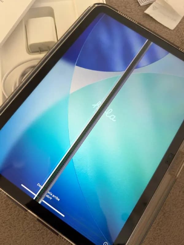 iPad 11 на 256 гиг. Куплен в апреле этого года. Полностью новый с коробкой, зарядкой, так же есть — Батуми — 650 ₾