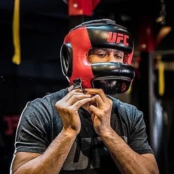 UFC MMA Pro. Не использовался, состояние отличное. Обеспечивает надёжную защиту головы и лица во вре — Батуми — 60 ₾