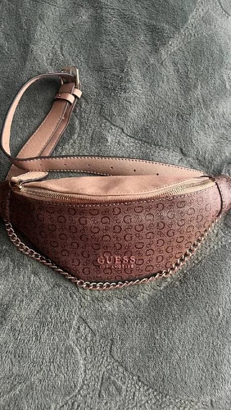 1. Бананка Guess новая (без бирки) — 90 GEL — Батуми — 90 ₾