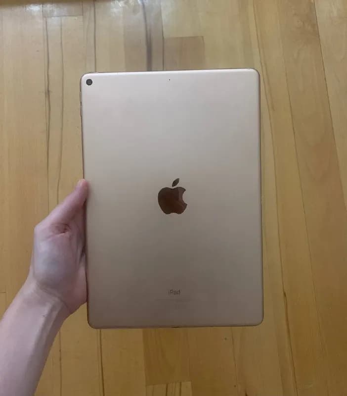 1) ვყიდი IPad Air 3, Wi-Fi, 64 Gb. ნაკაწრებისა და ჩიპების გარეშე! კომპლექტში შედის iPad და დამტენი. — Тбилиси — 500 $