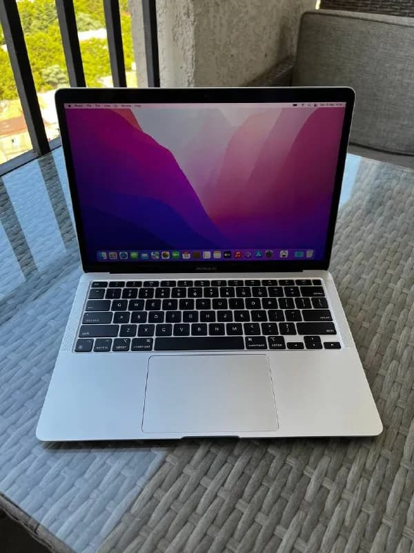 M1 MacBook Air в состоянии нового (100% батарея, 23 цикла зарядки) — Тбилиси — 900 ₾