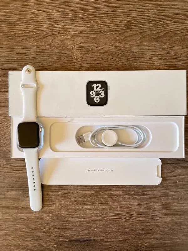 Apple Watch SE 40-44 mm есть серые и черные — Тбилиси — 600 ₾