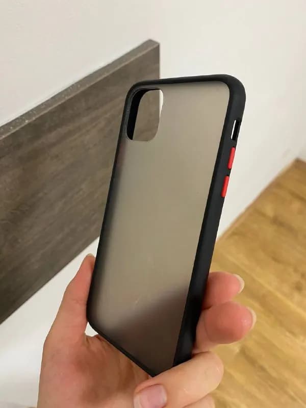 iPhone 11 pro max — 10 лари, обитаю в районах Вера и Ваке — Тбилиси — 10 ₾