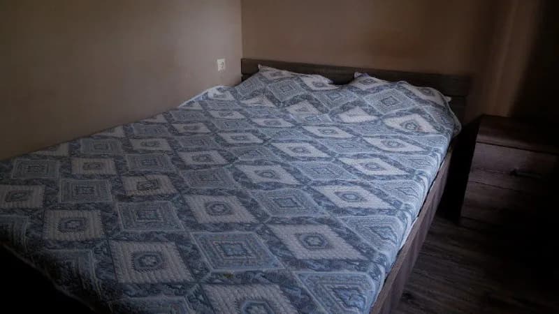 5 minutes from the metro station, nearby there are three 24-hour stores and a small park. Shower, toilet, ba — Тбилиси — 450 $