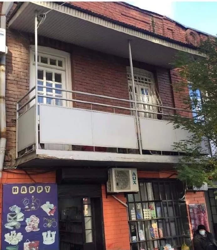 63 sq.m. Three rooms. Price 39000 dollars. Mobile: ([телефон] Emzar — Тбилиси — 39,000 ₾
