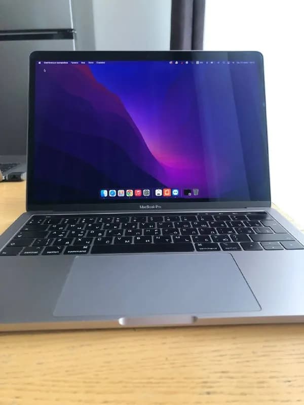 MacBook Pro 13 Touch Bar 2018 года, покупался в феврале в 2018 года — Тбилиси — 900 $