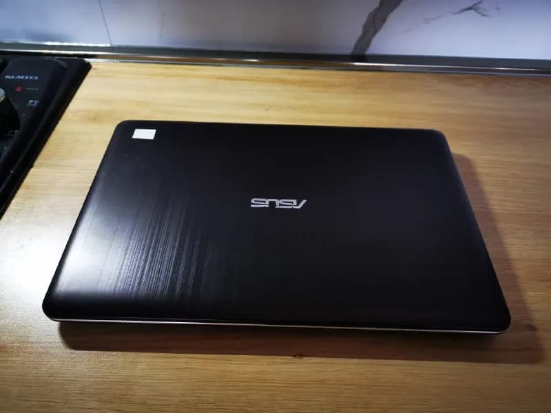 asus для базовых задач подойдет, работает только от сети, все остальное в хорошем состоянии. Характе — Тбилиси — 200 ₾