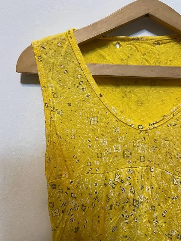 1. Желтая маечка с карманами — Тбилиси — 5 ₾
