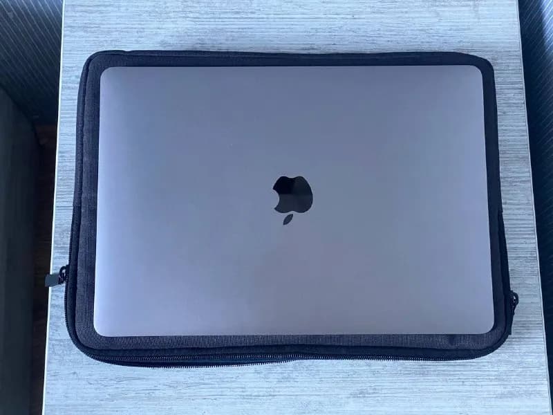 MacBook Air 2020 — Тбилиси — 2 500 ₾