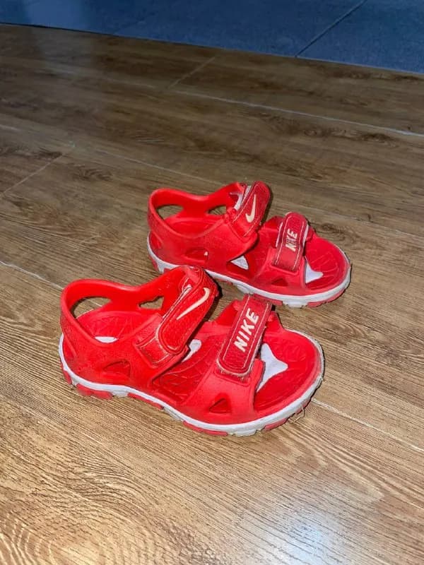 1. წითელი საბავშვო Nike — Тбилиси — 2620 ₾