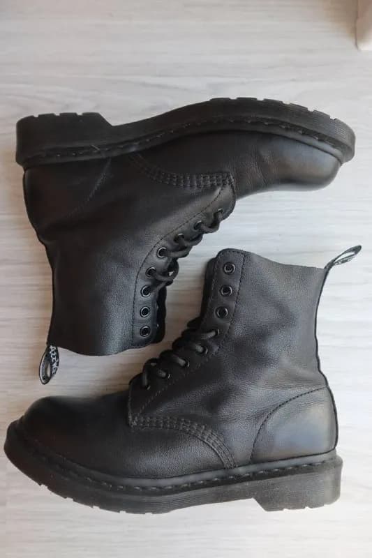 Dr Martens 1460 pascal mono black. Размер 41 (по стельке: 25.5-26 см). Оригиналы, пару раз надевал, — Тбилиси — 300 ₾