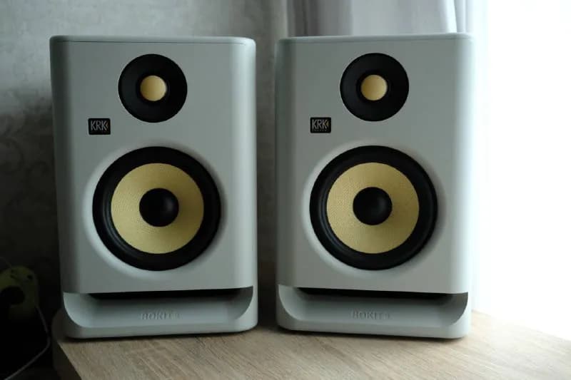 KRK Rokit 5 G4 5» (почти новые, без коробок) и USB интерфейс Steinberg UR22MKII (есть потёртости). Вс — Тбилиси — 1 400 ₾