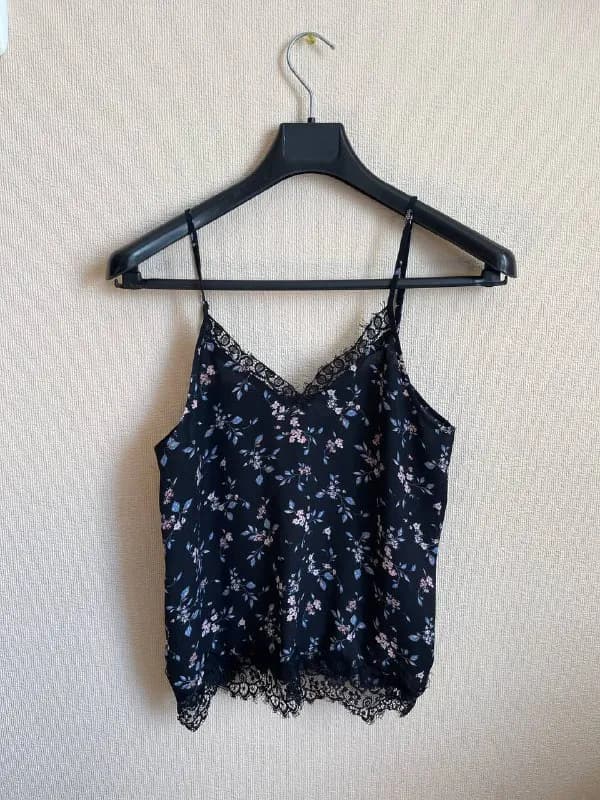 1. მაიკა, H&M, ზომა M, 5 ლარი — Тбилиси — 5 ₾