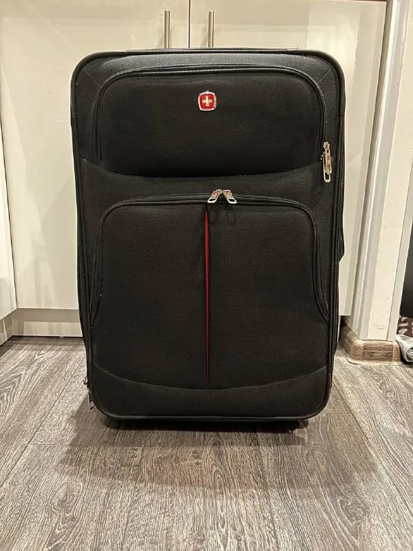 Wenger, Швейцария, 2 колесика, едут хорошо, есть пара глубоких царапин на дне, снаружи, остальное в — Тбилиси — 150 ₾