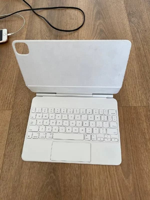 apple magic keyboard для ipad, (с коробкой) — Тбилиси — 1 000 ₾