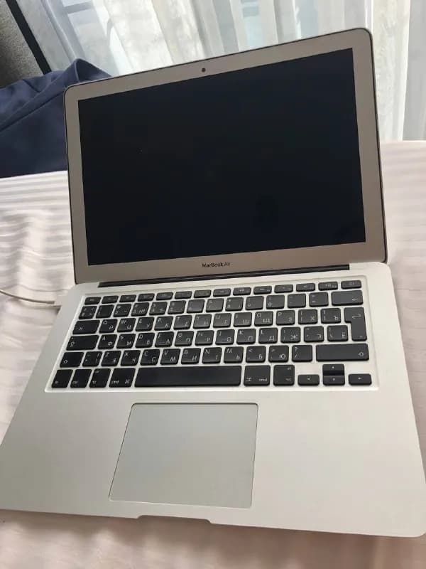 MacBook Air 13» late 2015 — $400, состояние отлично видно на фото, 182 цикла — Тбилиси