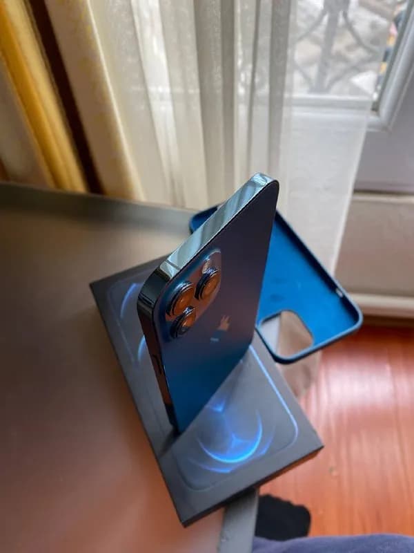 iPhone 12 Pro Max в отличном состоянии. Как новый. Полный комплект. Работает со всеми сим картами. Б — Тбилиси — 2 200 ₾