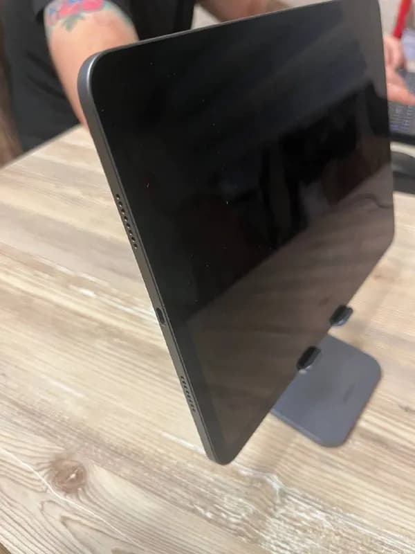 IPad Pro m1. 128gb. Тёмно-серый. Покупал 2 месяца назад. Состояние соответственно идеальное. Отдам с — Тбилиси — 2 350 ₾