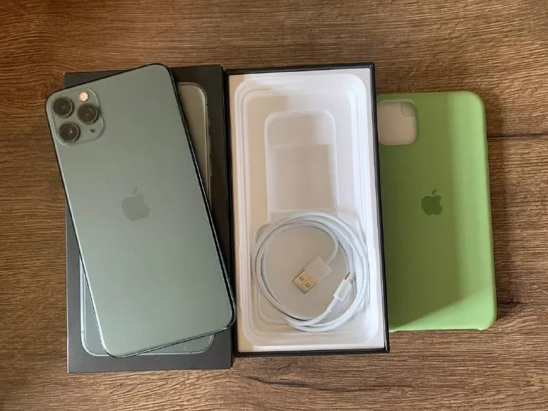 iPhone 11 Pro Max 256 gb в очень хорошем состоянии, все родное, работает отлично, сим фри, покуп — Тбилиси — 1 700 ₾
