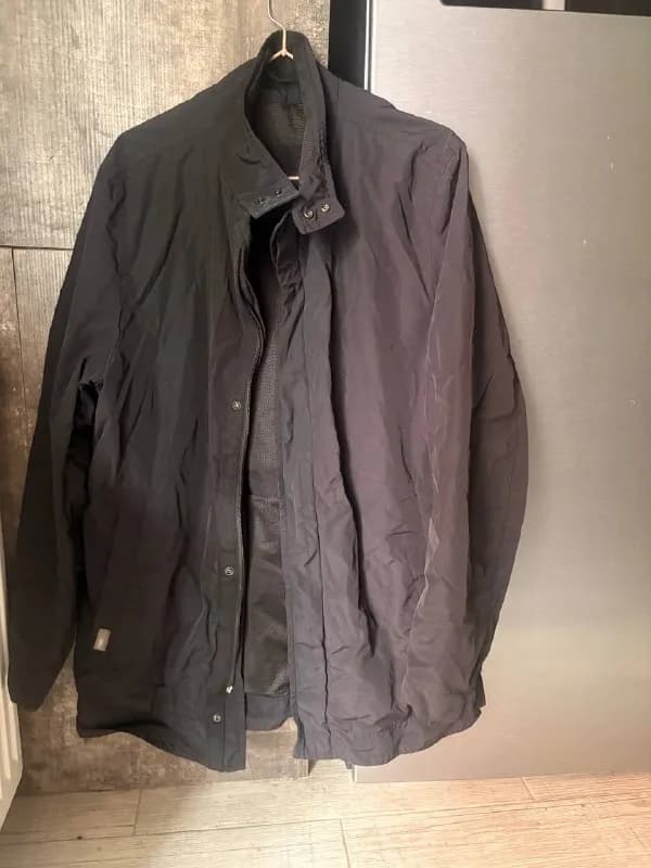 1. Куртка Hugo Boss — Тбилиси — 35 ₾