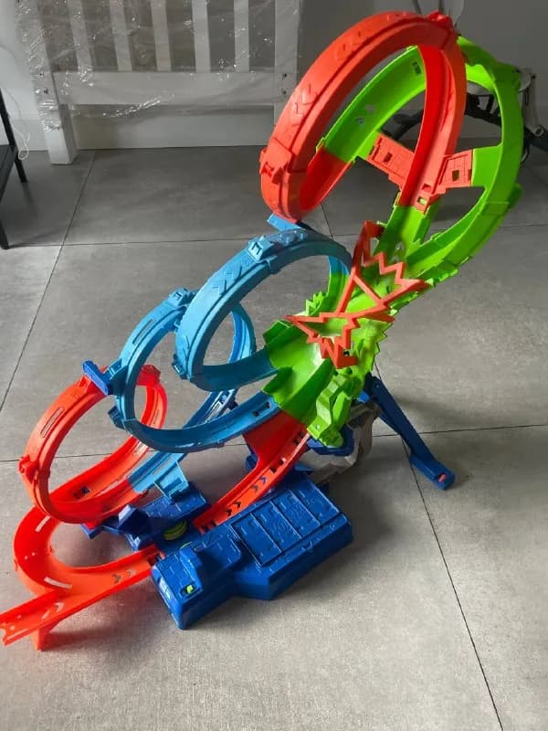 Hot Wheels Action 4-Loop Crash. — Тбилиси