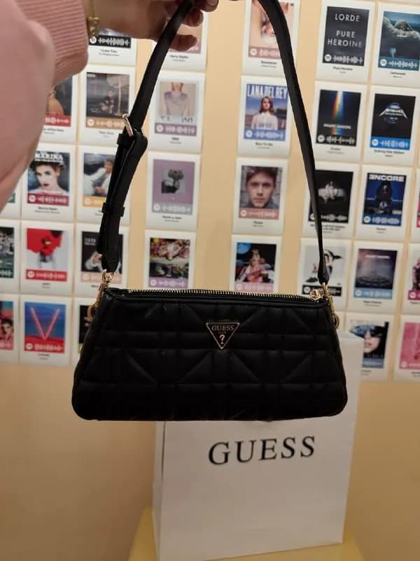 Сумочка от Guess новая — Батуми — 190 ₾