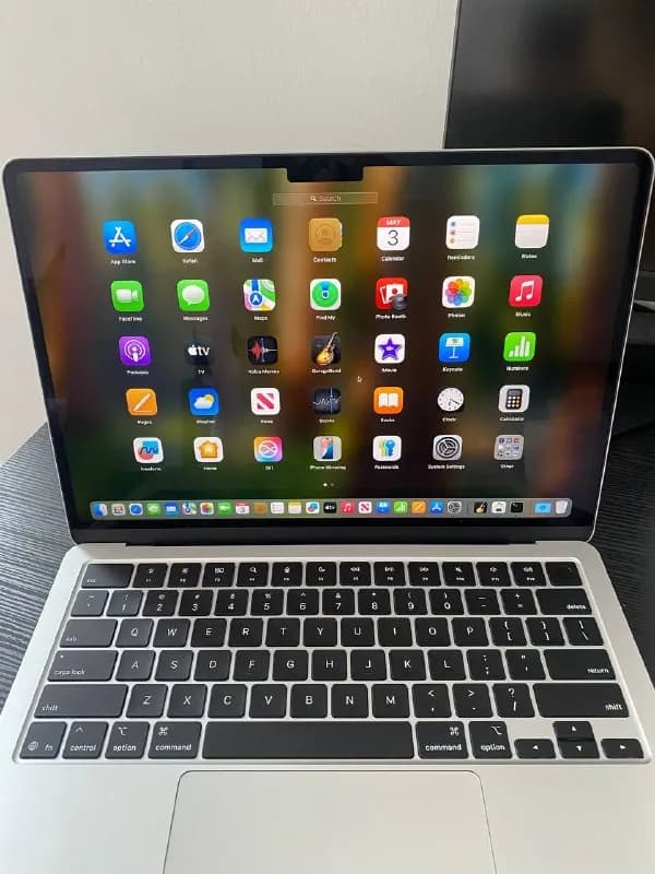 MacBook Air M4 256 GB Silver. — Батуми — 2 700 ₾