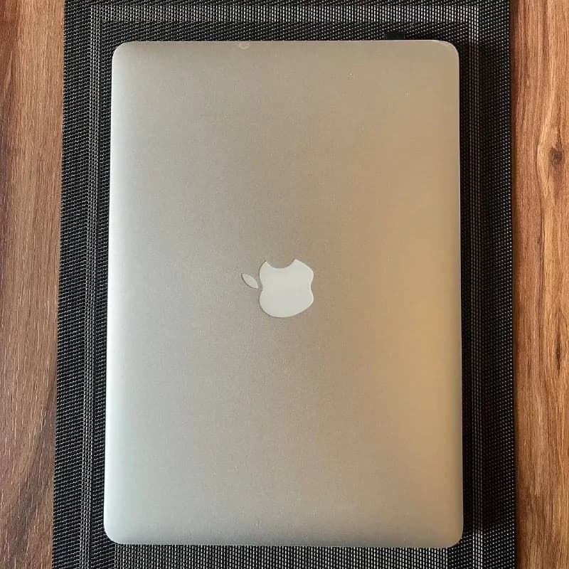 MacBook Air 2017 — тот самый MacBook, у которого еще светилось яблоко 🍏 — Батуми