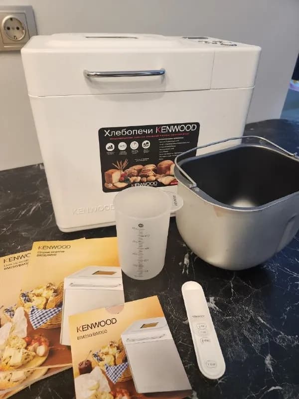 KENWOOD. В комплекте мерный стакан и ложка, а также книга рецептов — Батуми — 200 ₾