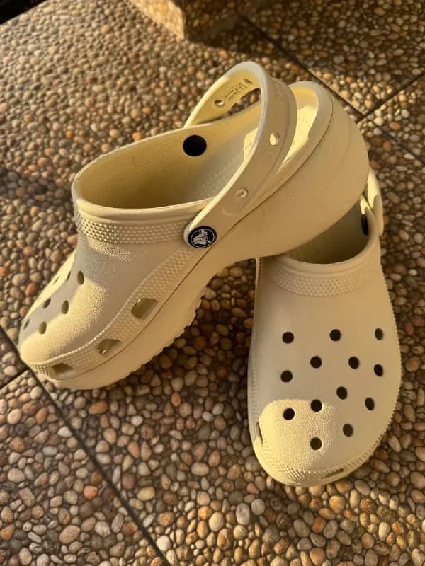 Crocs — размер 9 (39-40 наш) — покупала в официальном магазине в Дубае — Батуми — 140 ₾