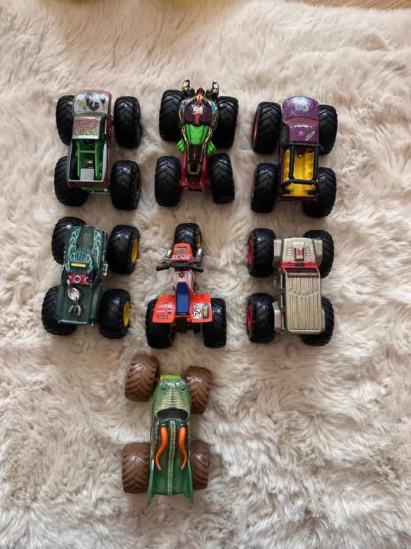 1. Продам набор Monster Trucks Hot Wheels — 7 машинок (6 оригинальных Hot Wheels + 1 бонусом). Хорош — Батуми — 35 ₾