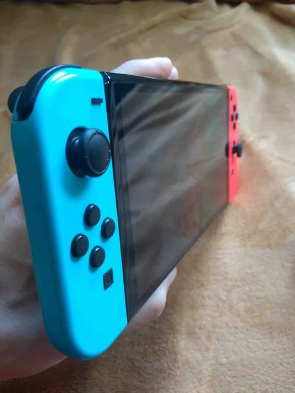 Nintendo Switch с играми 600 лари. Можно dock, держатели joycon отдельно. Можно обмен или взять поиг — Батуми — 600 ₾
