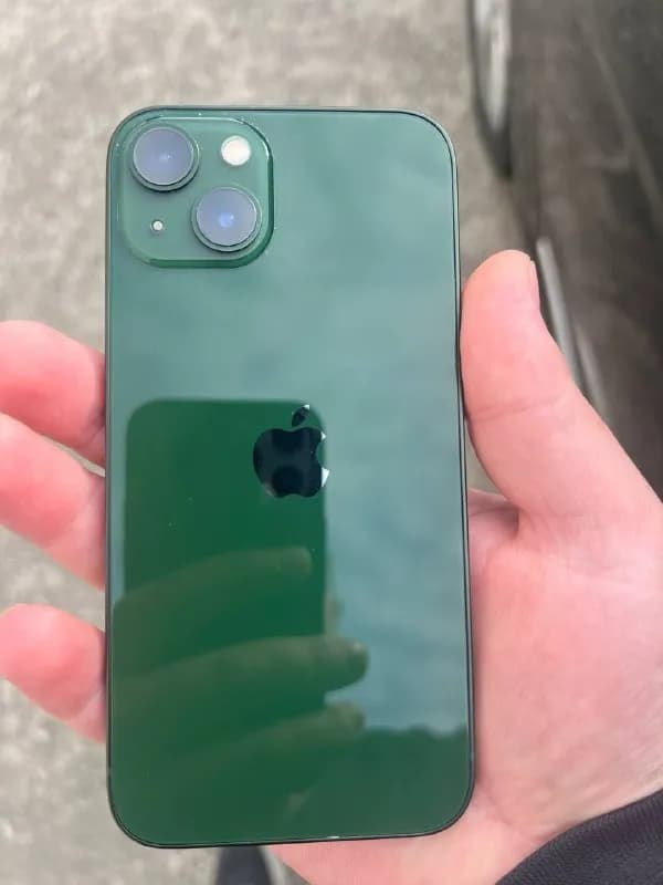 iPhone 13 green на 128 гб в хорошем состоянии. Все функции работают. На экране присутствует защитное — Батуми — 500 ₾