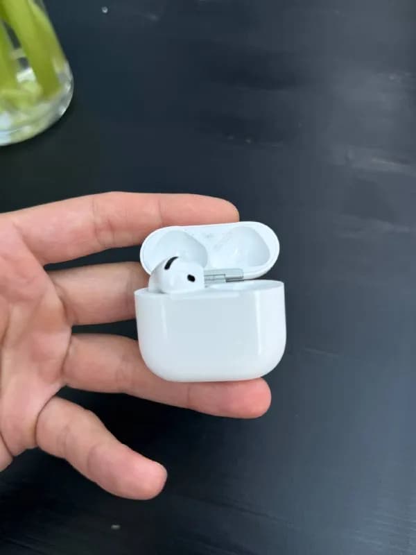 AirPods 4. У кого-нибудь есть? Если да, напишите мне, готов купить — Батуми