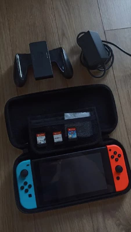 Nintendo Switch 2rev red/blue — Тбилиси — 300 $