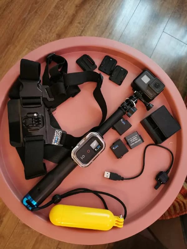 Gopro 5, комплектом или по отдельности. 3 аккума, зарядное устройство на 2 аккума, пульт, палка, кре — Тбилиси — 600 ₾