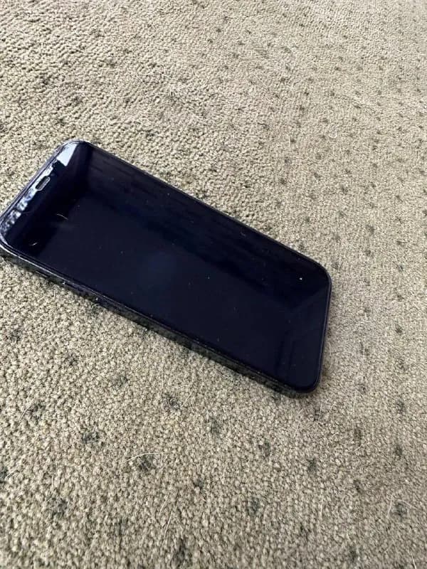 iPhone 12 Pro 128, 1950 лари (700 уе). Батарея 81%. Работает отлично, проблем с камерами нет (ни с че — Тбилиси — 128 ₾
