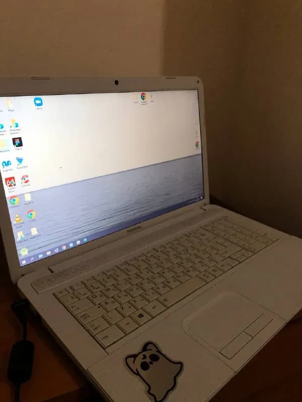 Toshiba Satellite C870-DNW 17’3 дюйма (1600×900) — Тбилиси — 320 ₾