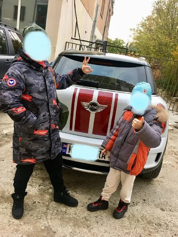 10-12 лет, серая на 5-7 лет. каждая по 15 лари! Состояние хорошее! — Тбилиси — 15 ₾