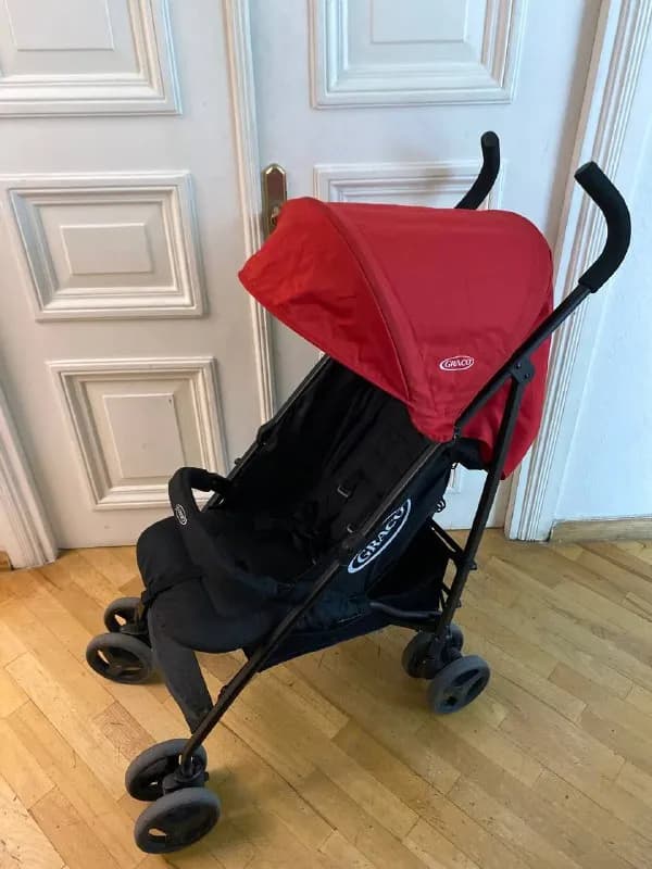 Graco travelite. Folds like an umbrella stroller. — Тбилиси — 160 ₾