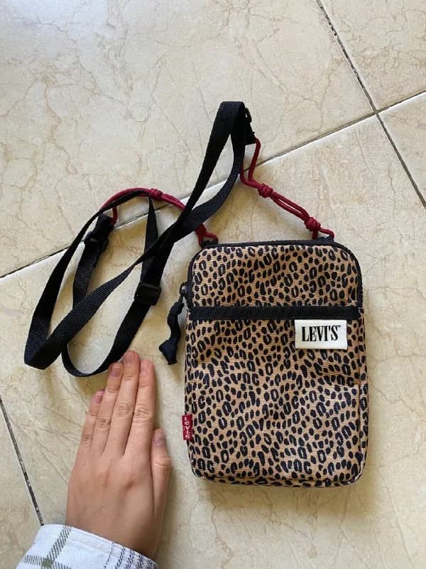 1) levi’s bag, condition 10/10, 40 лари — Тбилиси — 10 ₾