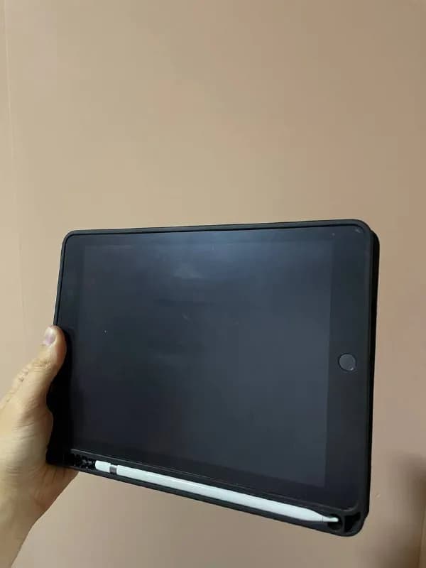 iPad 6 32gb + pencil — Тбилиси — 700 ₾