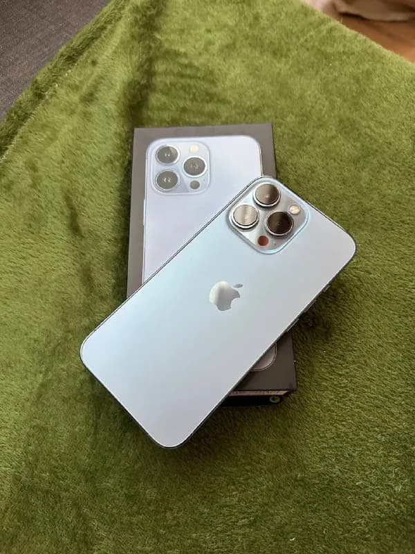 IPhone 13 Pro 512GB. Куплен в конце декабря, в идеальном состоянии. В подарок три чехла Guess. Цена — Тбилиси — 3 000 ₾