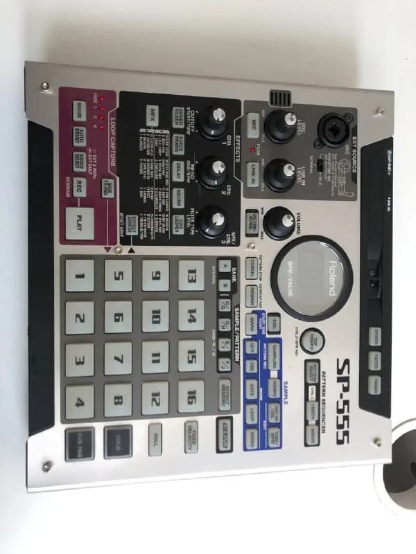 Roland sp-555, есть странные лаги с сд картой, всё работает, просто иногда удаляются семплы те что н — Тбилиси — 1 400 ₾