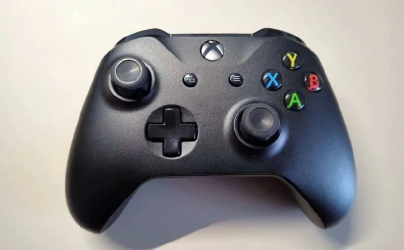 Xbox One (обычный, S/X), подходит и полностью совместим с Series S/X. Третья ревизия, Model 1708 (по — Тбилиси — 130 ₾