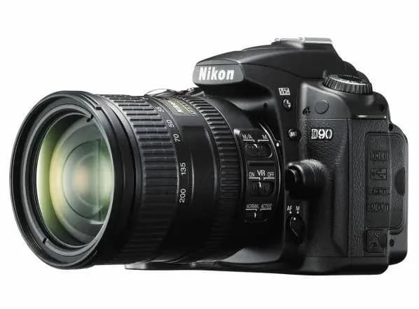 NIKON D90, с объективом 18-105мм и сумкой. Снимает видео в 4К. Состояние нового. — Тбилиси