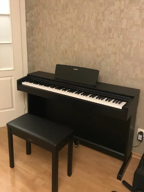 Yamaha ydp-143 и банкетку (тоже Yamaha). Состояние хорошее. Инструмент прекрасный, качественный, при — Тбилиси — 2 700 ₾