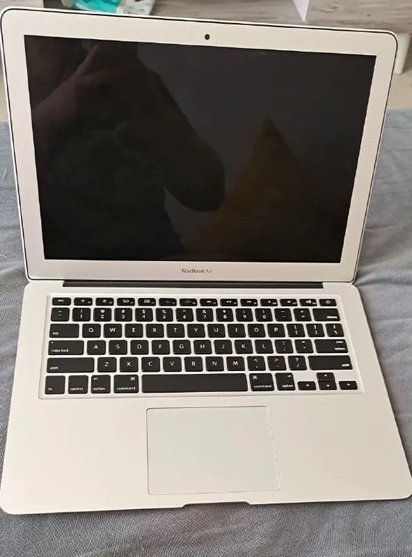 macbook air 2015 в идеальном состоянии 850 лари (зарядка в комплекте) — Тбилиси — 850 ₾